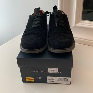 Tommy Hilfiger | Size: 8M | Color: Black Suede